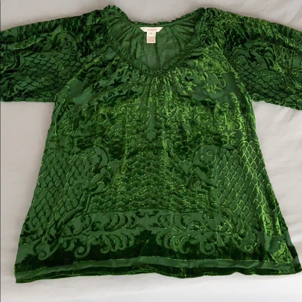 Elegant Green Velvet Top - Picture 4 of 5